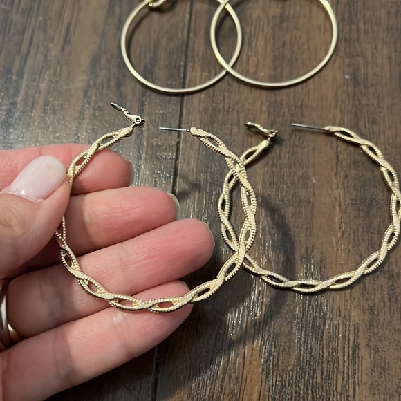 Bundle of 2 cute hoop earrings - Picture 2 of 3